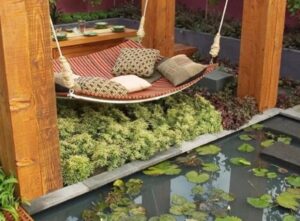 15 desain kolam ikan minimalis dengan taman yang indah